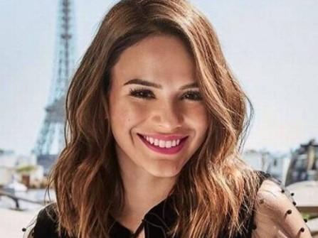 Marquezine falou que gostaria de morar em Paris antes do término