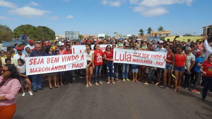 Lula em caravana no Piauí (Crédito: Roberto Stucker Filho)
