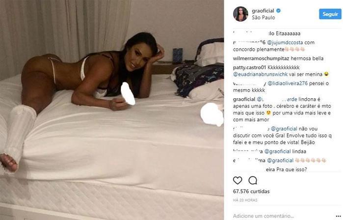 Gracyanne Barbosa equilibra taça no bumbum e bate boca com seguidor (Crédito: Reprodução)