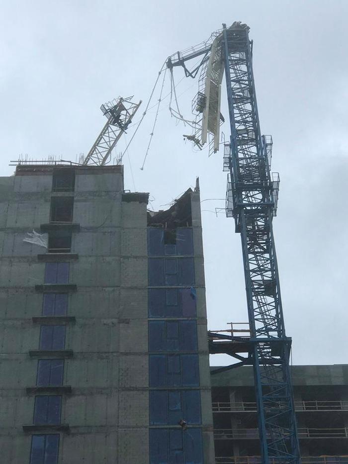 Guindaste caiu sobre prédio em construção em Miami (Crédito: Reprodução )