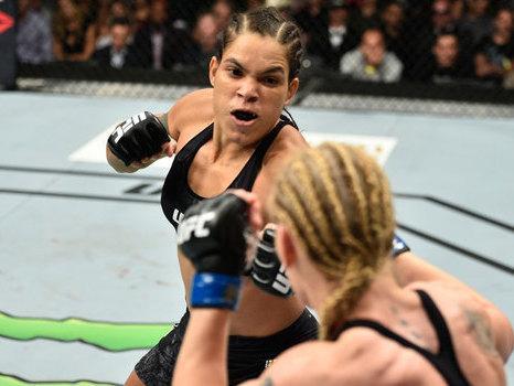 Com vaias, pouca emoção, Amanda Nunes mantém cinturão do UFC