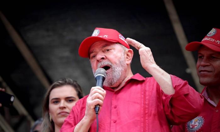 O ex-presidente Luis Inácio Lula da Silva faz ato em Ipojuca durante a Caravana Pelo Nordeste (Crédito: Mauro Filho/Framephoto / Agência O Globo / Agência O Globo  )