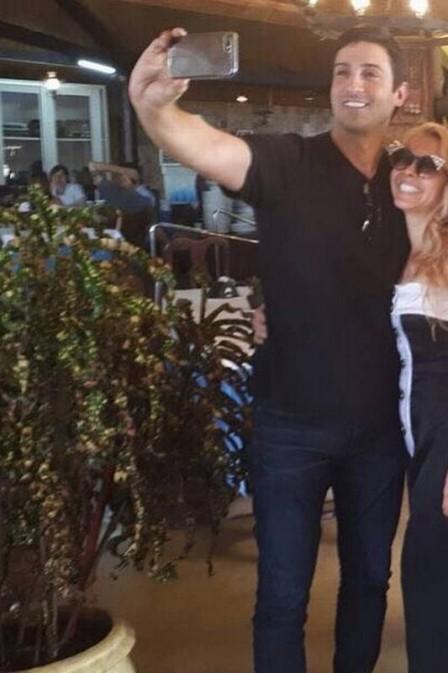 Joelma é flagrada com almoçando com o novo namorado (Crédito: Reprodução)