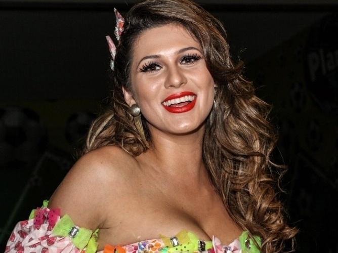 Lívia Andrade mostra corpão ao postar foto de biquíni na web