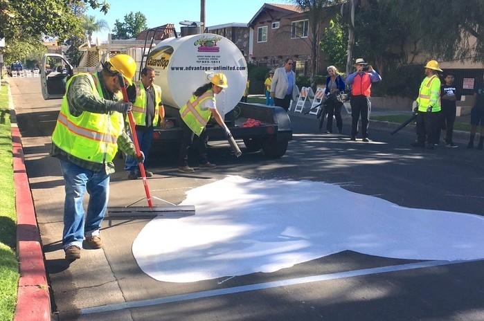 Ruas estão sendo pintadas de branco (Crédito: Reprodução)