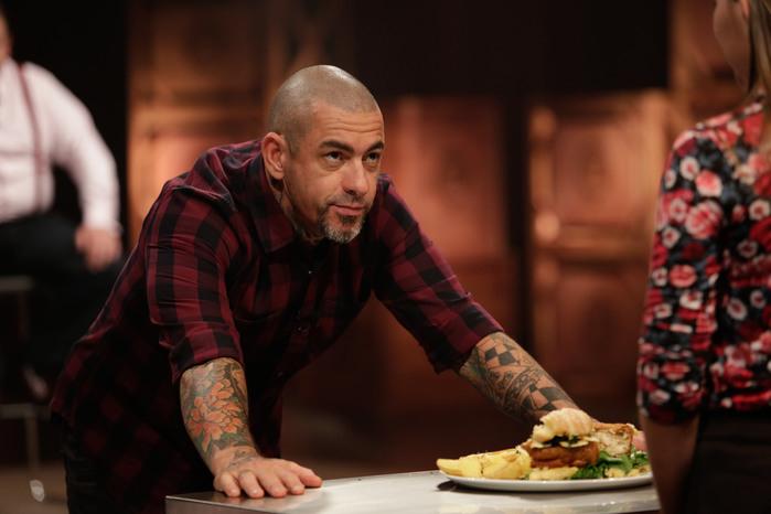 Homens armados invadem restaurante do chef Henrique Fogaça (Crédito: Reprodução)