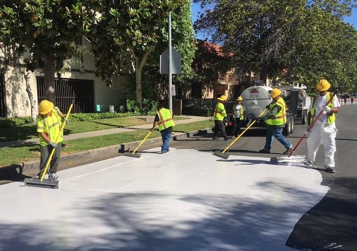 Ruas estão sendo pintadas de branco (Crédito: Reprodução)