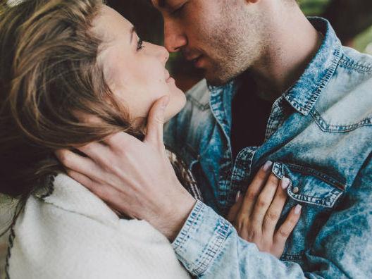 Confira 7 toques “inocentes” que deixam um homem excitado