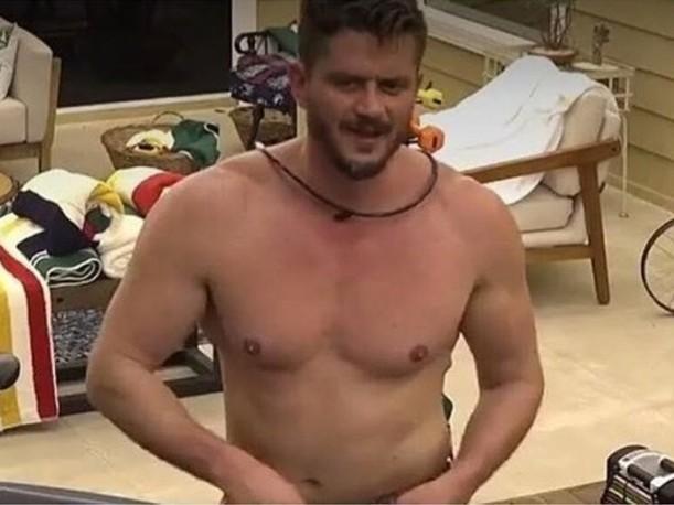 Na Fazenda, Marcos Harter diz que ejaculou na boca de Emilly no BBB