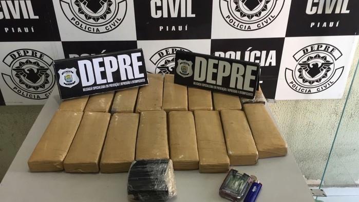 Droga apreendida com Cleiton Rodriguesem um ônibus (Crédito: Polícia Civil)