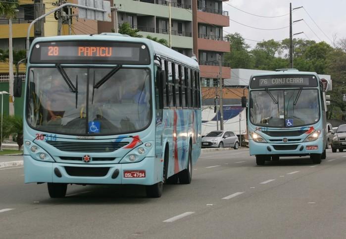 Menor foi morto dentro do ônibus (Crédito: Natinho Rodrigues / Agência Diário)