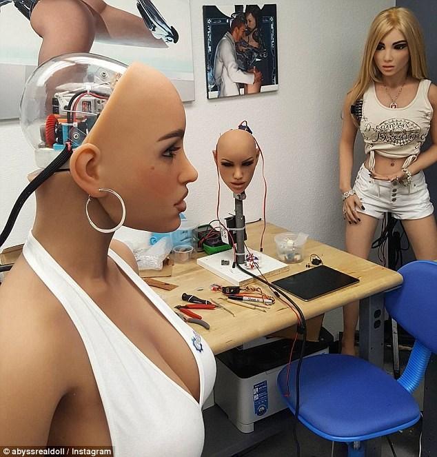 Robôs sexuais podem ser invadidos por hackers e matar seus donos