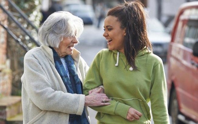 Generosidade pode ser o verdadeiro caminho para a felicidade (Crédito: Shutterstock )