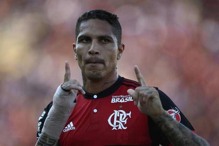 Paolo Guerrero comemora após fazer gol (Crédito: André Mourão/FOTOFC/GazetaPress)