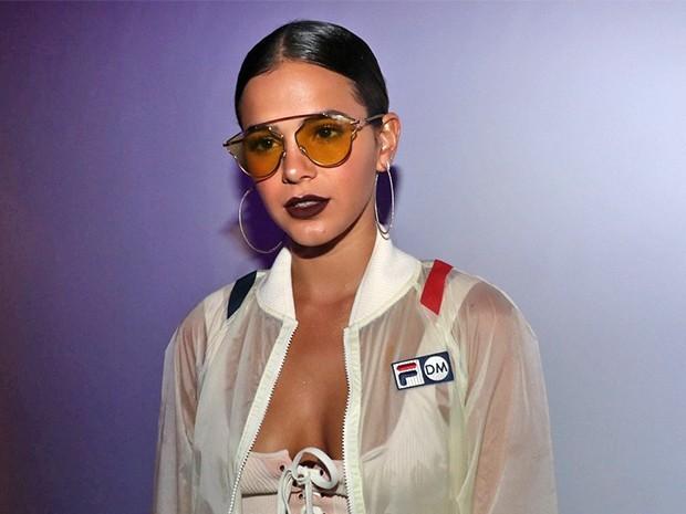 Marquezine vai a festival blindada por seguranças e causa tumulto