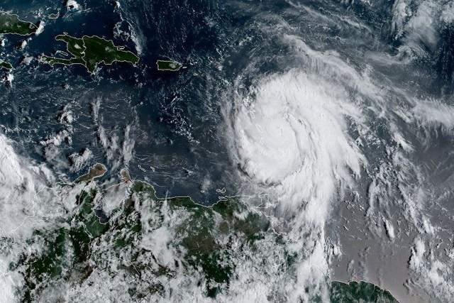 Furacão Maria atingiu categoria 3 (Crédito: NOAA/RAMMB / AFP )