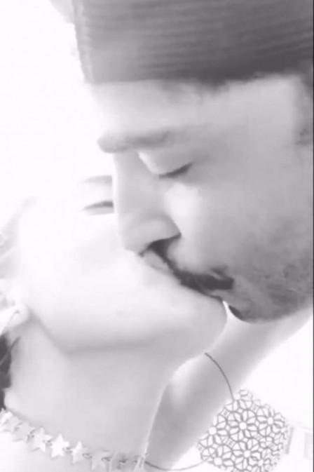 Anitta posta foto beijando namorado e apaga segundos depois (Crédito: Reprodução/Instagram)