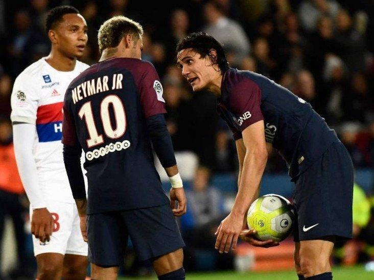 Após pênalti não batido, Neymar deixa de seguir Cavani no Instagram