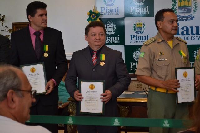 Gilberto Albuquerque ganhou medalha do Mérito de Educação no Trânsito (Crédito: Portalpmt)
