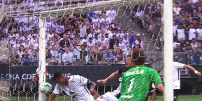 Jô assume toque de mão e afirma: 'Não tenho porque me esconder'