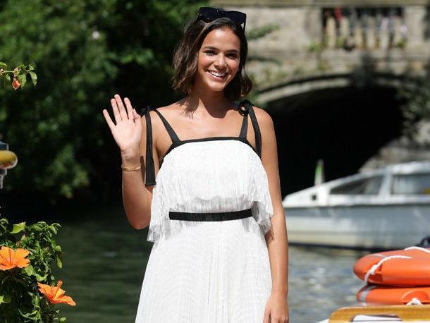 Bruna Marquezine chega à Veneza após férias na Grécia