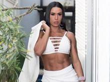 Gracyanne Barbosa exibe corpo impecável e barriga sequinha