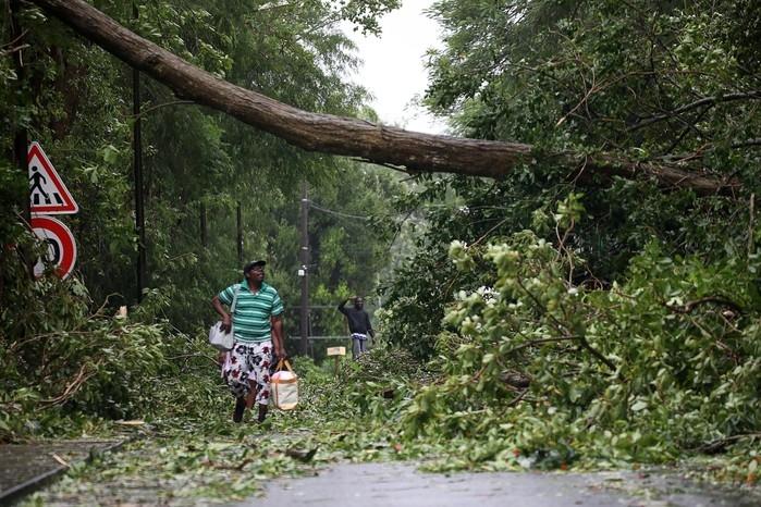 Após atingir ilha de Dominica, Furacão Maria é reduzido à categoria 4 e avança para Porto Rico (Crédito: Reprodução/G1)