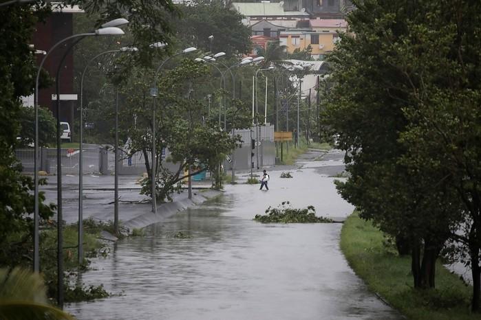 Após atingir ilha de Dominica, Furacão Maria é reduzido à categoria 4 e avança para Porto Rico (Crédito: Reprodução/G1)