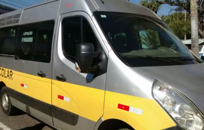 Motorista deixa criança de 4 anos trancada em van escolar (Crédito: Reprodução)