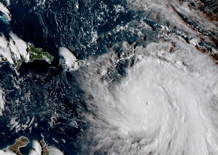 Após atingir ilha de Dominica, Furacão Maria é reduzido à categoria 4 e avança para Porto Rico (Crédito: Reprodução/G1)