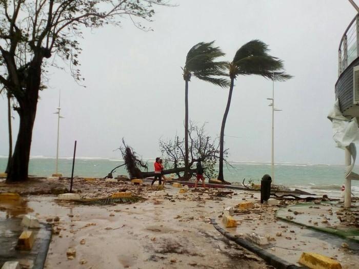 Após atingir ilha de Dominica, Furacão Maria é reduzido à categoria 4 e avança para Porto Rico (Crédito: Reprodução/G1)