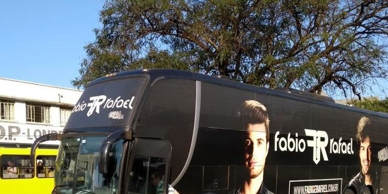 Polícia faz operação contra falsificação e prende cantor sertanejo