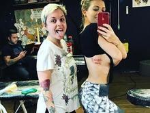 Sheila Mello exibe sua nova tatuagem e ganha elogios: 'Eterna musa'