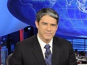 Bonner usa cadeira de rodas e tem ajuda de Bombeiros na Globo