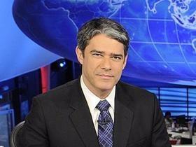 Bonner usa cadeira de rodas e tem ajuda de Bombeiros na Globo