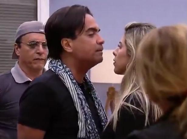 Fábio Arruda briga Minerato: "Você é uma macaca, uma marginal" (Crédito: Reprodução)