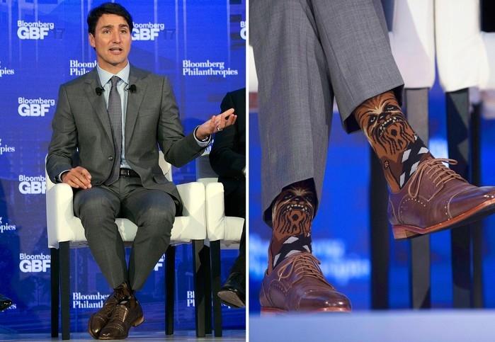 Primeiro-ministro do Canadá faz sucesso na web ao usar meias do Chewbacca (Crédito: AP)