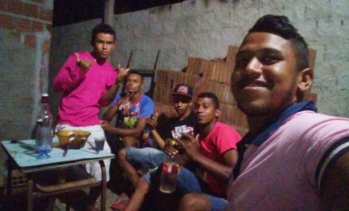 Foto foi tirada por uma das vítimas pouco antes de os assassinos chegarem (Crédito: Divulgação/PM)