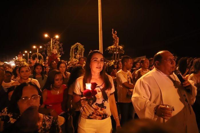 Vice-governadora durante a procissão (Crédito: Benonias Cardoso)