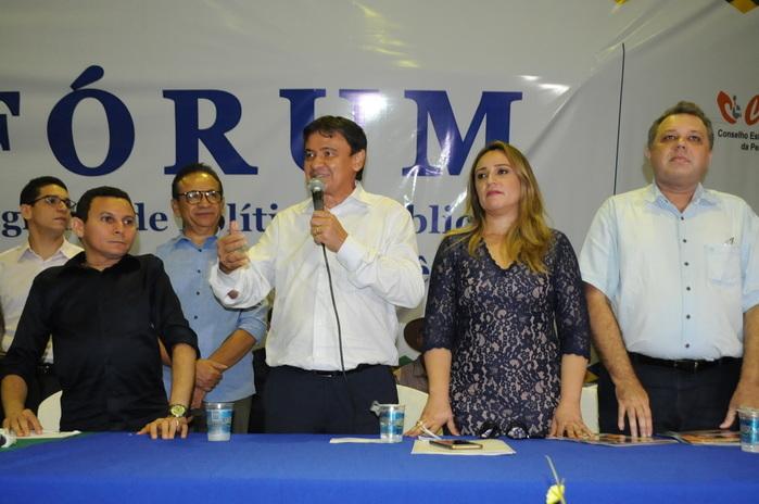 Wellington Dias durante fala no Fórum Regional de Políticas Públicas para Pessoas com Deficiência (Crédito: Francisco Leal)