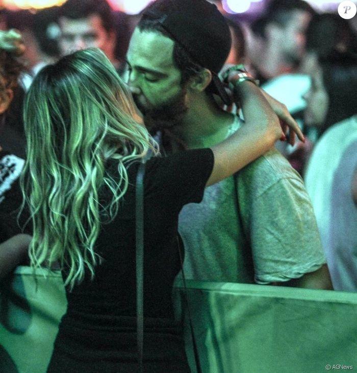 Thiago Rodrigues beija Katrin Kenigsberg (Crédito: Agência News)