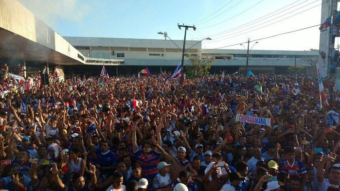 Fortaleza é recebido por torcida após voltar para Série B (Crédito: Reprodução/Whatsapp)