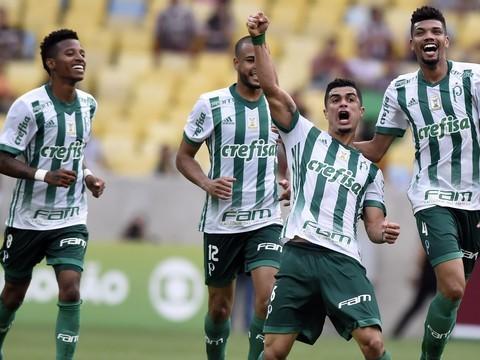 Palmeiras vence Flu e diminui vantagem para o líder Corinthians