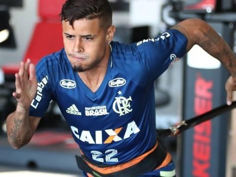 Everton reage bem a treinos e tem boas chances de reforçar o Fla