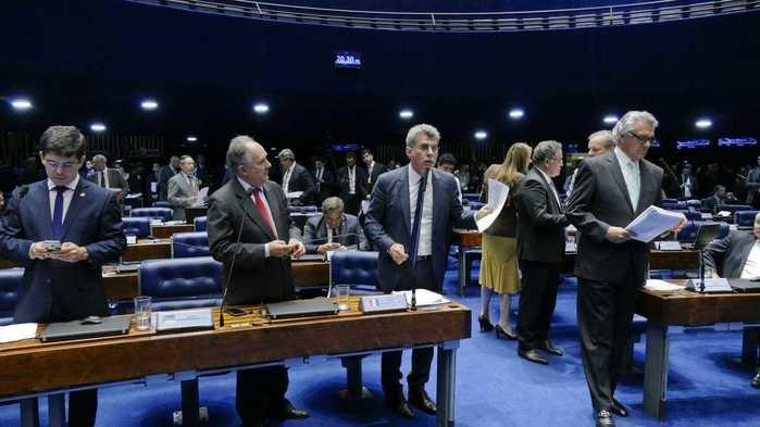 Líderes do Senado discutem projeto (Crédito: Reprodução)