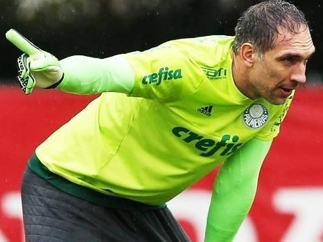 Presidente revela acerto de renovação com Fernando Prass