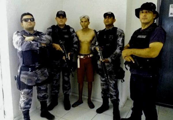 Criminoso foi preso em flagrante (Crédito: Reprodução/Policia Militar)