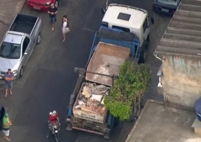 Motorista do caminhão não percebeu presença de meninos (Crédito: Reprodução/Tv Globo)