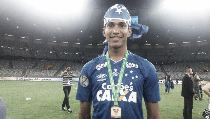Raniel comemora título do Cruzeiro, mas lamenta lesão: "Era um sonho para mim" (Crédito: VAVEL Brasil )
