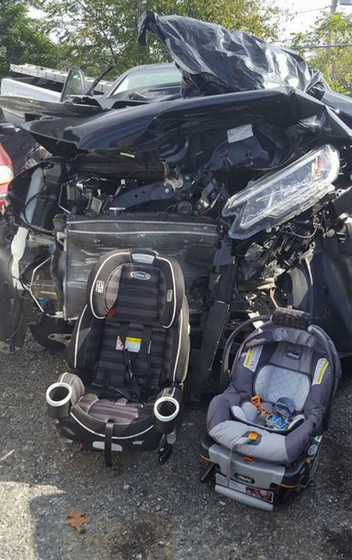 Veículo ficou parcialmente destruído (Crédito: Reprodução)